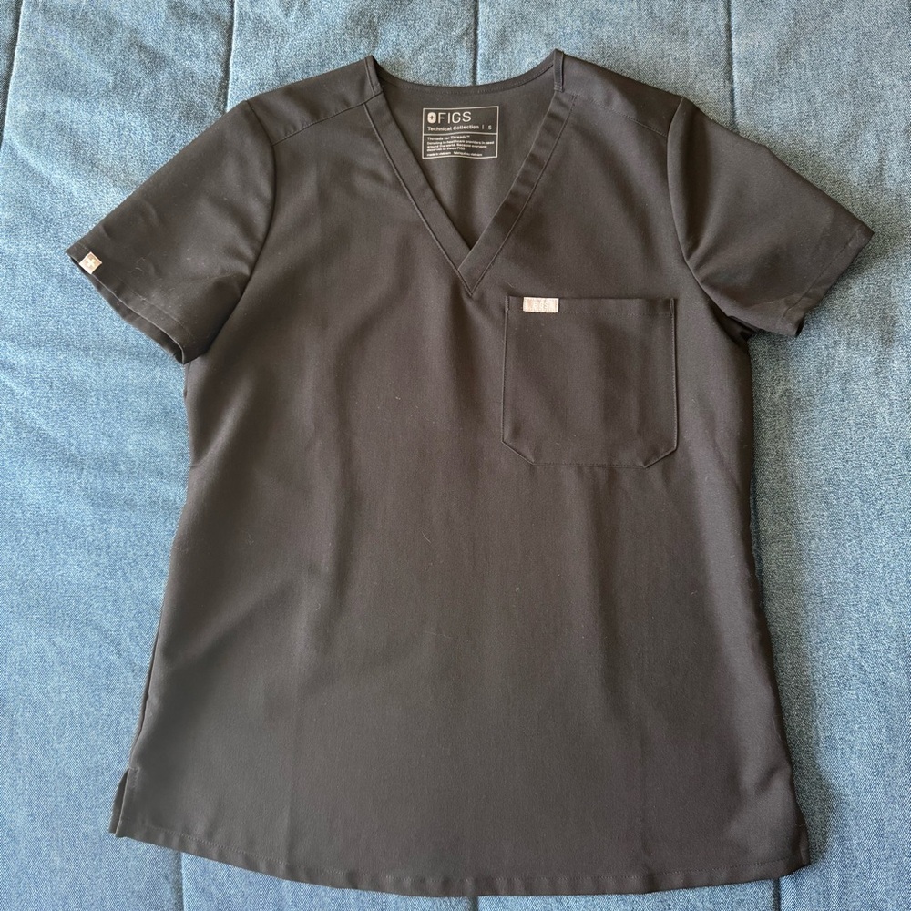 FIGS Catarina  Black scrub top